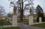 Oprava plotu na n�dvo�� kl�tera